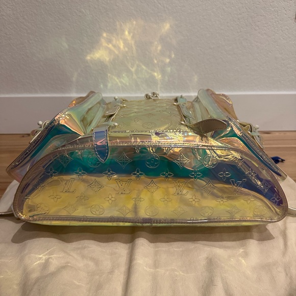 LOUIS VUITTON GM Prism Backback - Picture 11 of 14
